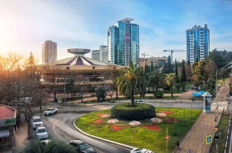 Парковка и маршруты общественного транспорта